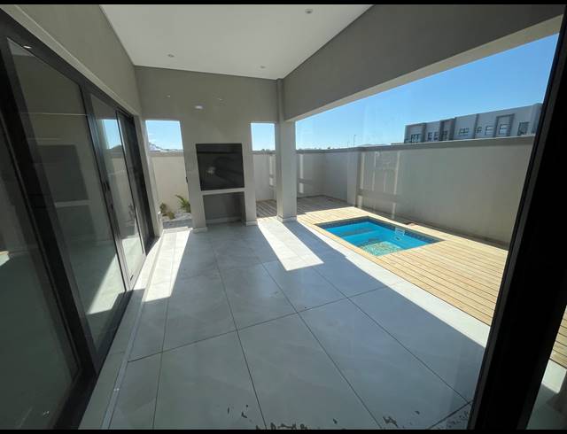 3 BEDROOM HOUSE FOR SALE IN SANDOWN